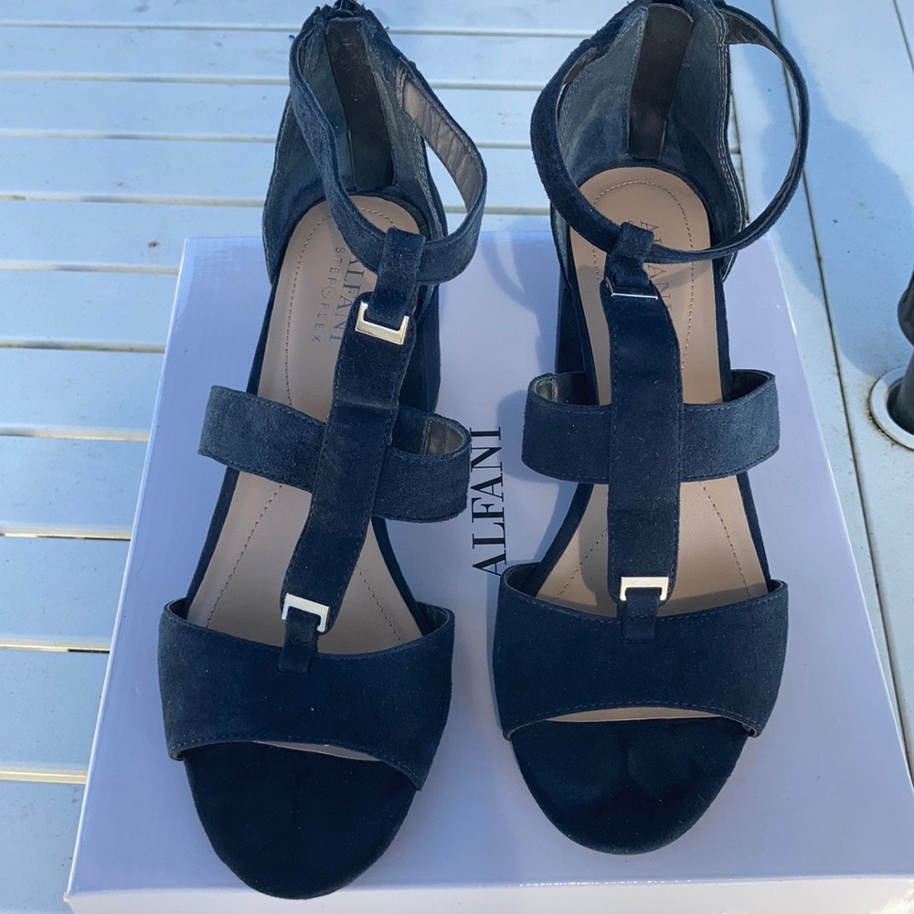 Alfani Women’s Elianaal strapped sandals